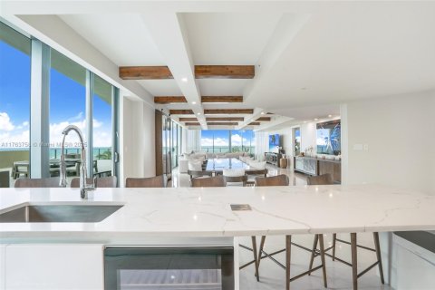 Condo in Pompano Beach, Florida, 3 bedrooms  № 1711128 - photo 6