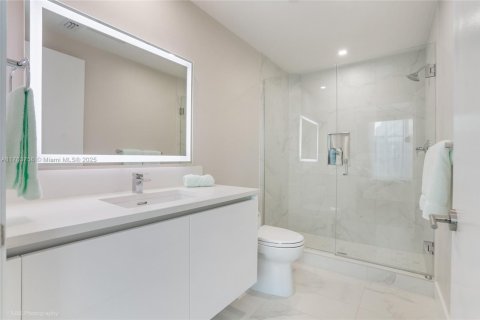 Condo in Pompano Beach, Florida, 3 bedrooms  № 1711128 - photo 28
