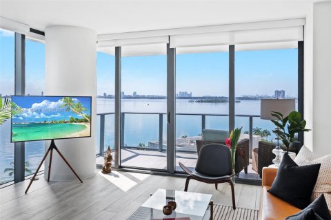 Снять в аренду кондоминиум в Майами, Флорида 1 спальня, 83.43м2, № 1944878 - фото 1