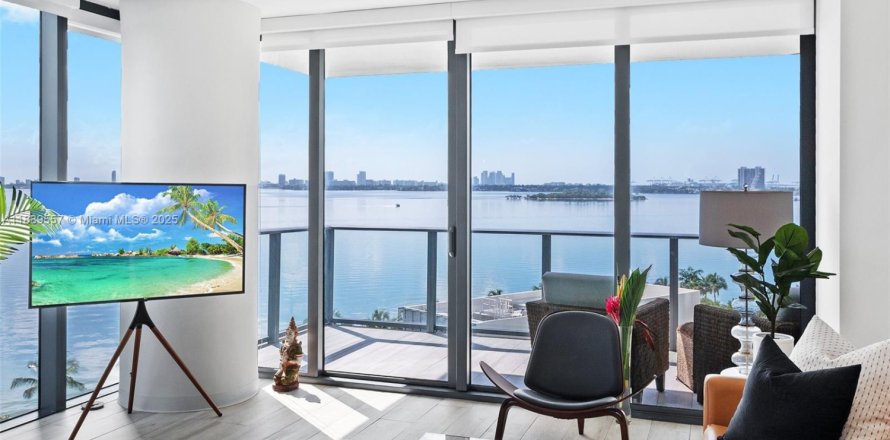 Кондоминиум с 1 спальней в Майами, Флорида № 1944878