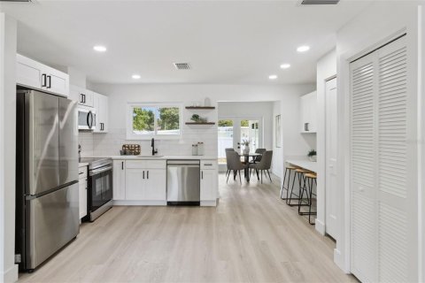 Villa ou maison à vendre à Saint Petersburg, Floride: 3 chambres, 140.1 m2 № 2273041 - photo 12