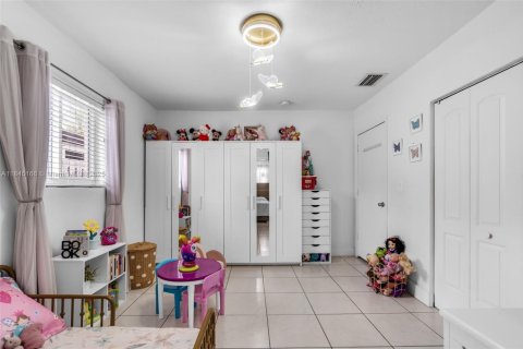 Commercial property in Hialeah, Florida 299.89 sq.m. № 1840937 - photo 16