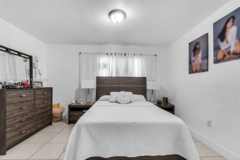 Commercial property in Hialeah, Florida 299.89 sq.m. № 1840937 - photo 21
