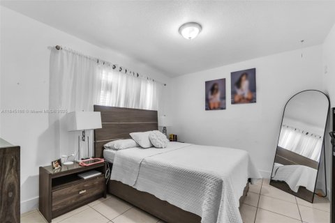 Commercial property in Hialeah, Florida 299.89 sq.m. № 1840937 - photo 19