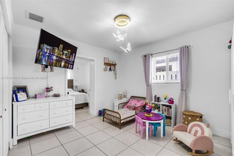 Commercial property in Hialeah, Florida 299.89 sq.m. № 1840937 - photo 18