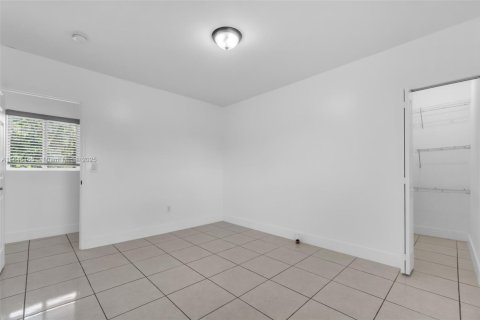 Commercial property in Hialeah, Florida 299.89 sq.m. № 1840937 - photo 30