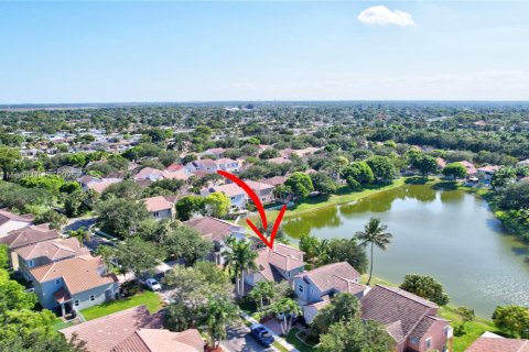 Villa ou maison à vendre à Pembroke Pines, Floride: 4 chambres, 194.35 m2 № 1922206 - photo 1