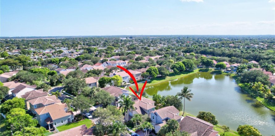 Villa ou maison à Pembroke Pines, Floride 4 chambres, 194.35 m2 № 1922206