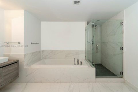 Condominio en venta en Sunny Isles Beach, Florida, 3 dormitorios, 158.4 m2 № 1812311 - foto 22