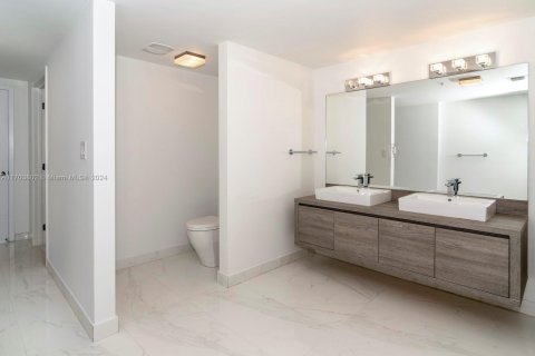 Condominio en venta en Sunny Isles Beach, Florida, 3 dormitorios, 158.4 m2 № 1812311 - foto 23