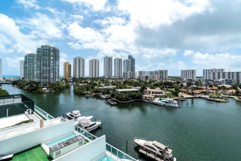 Condominio en venta en Sunny Isles Beach, Florida, 3 dormitorios, 158.4 m2 № 1812311 - foto 7