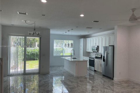 Adosado en alquiler en Deerfield Beach, Florida, 3 dormitorios, 166.02 m2 № 1998848 - foto 4