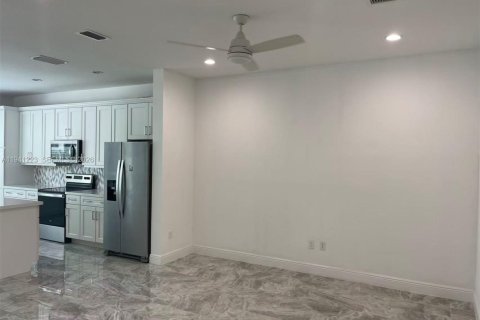 Adosado en alquiler en Deerfield Beach, Florida, 3 dormitorios, 166.02 m2 № 1998848 - foto 5