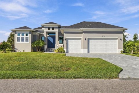 Casa en Port Charlotte, Florida 3 dormitorios, 182.18 m2 № 2431792