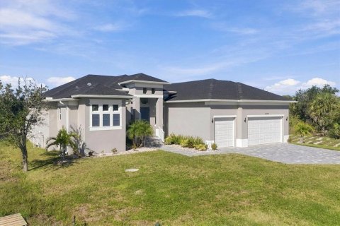 Casa en venta en Port Charlotte, Florida, 3 dormitorios, 182.18 m2 № 2431792 - foto 3