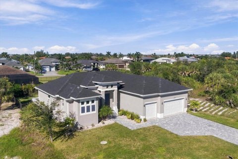 Casa en venta en Port Charlotte, Florida, 3 dormitorios, 182.18 m2 № 2431792 - foto 4