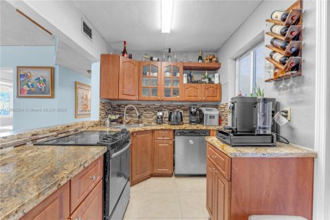 Villa ou maison à vendre à Miami, Floride: 3 chambres, 142.98 m2 № 1941641 - photo 8