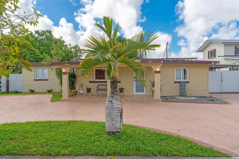 Villa ou maison à vendre à Miami, Floride: 3 chambres, 142.98 m2 № 1941641 - photo 1