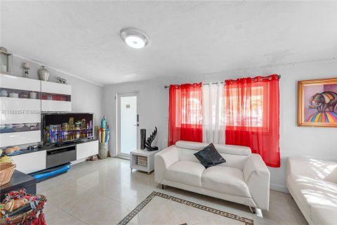 Villa ou maison à vendre à Miami, Floride: 3 chambres, 142.98 m2 № 1941641 - photo 4