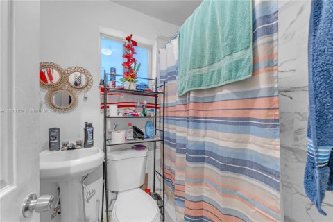 Villa ou maison à vendre à Miami, Floride: 3 chambres, 142.98 m2 № 1941641 - photo 28