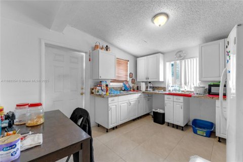Villa ou maison à vendre à Miami, Floride: 3 chambres, 142.98 m2 № 1941641 - photo 25