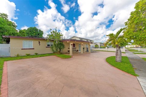 Villa ou maison à vendre à Miami, Floride: 3 chambres, 142.98 m2 № 1941641 - photo 2