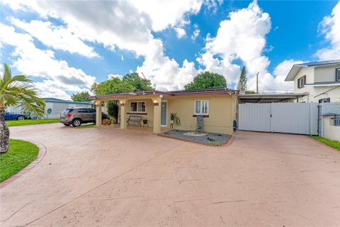 Villa ou maison à vendre à Miami, Floride: 3 chambres, 142.98 m2 № 1941641 - photo 3