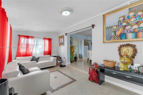 Villa ou maison à vendre à Miami, Floride: 3 chambres, 142.98 m2 № 1941641 - photo 5