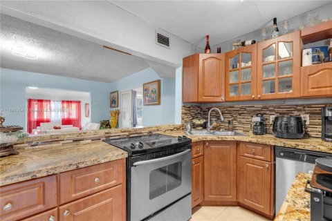 Villa ou maison à vendre à Miami, Floride: 3 chambres, 142.98 m2 № 1941641 - photo 7