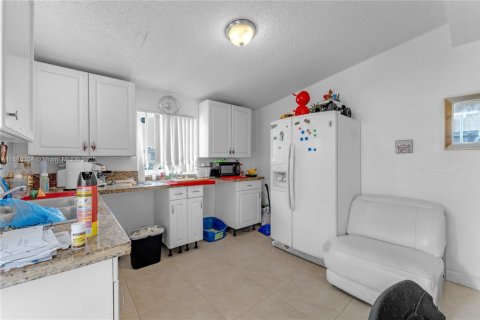 Villa ou maison à vendre à Miami, Floride: 3 chambres, 142.98 m2 № 1941641 - photo 24