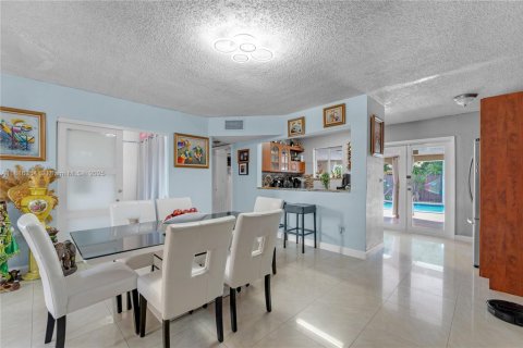 Villa ou maison à vendre à Miami, Floride: 3 chambres, 142.98 m2 № 1941641 - photo 6
