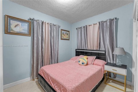 Villa ou maison à vendre à Miami, Floride: 3 chambres, 142.98 m2 № 1941641 - photo 14