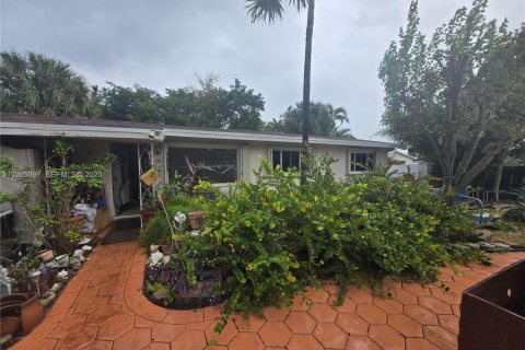 House in Pompano Beach, Florida 4 bedrooms, 135.45 sq.m. № 2038282