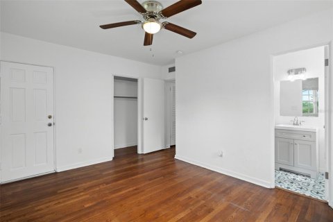 Commercial property in Orlando, Florida 6 bedrooms, 251.77 sq.m. № 2235536 - photo 17