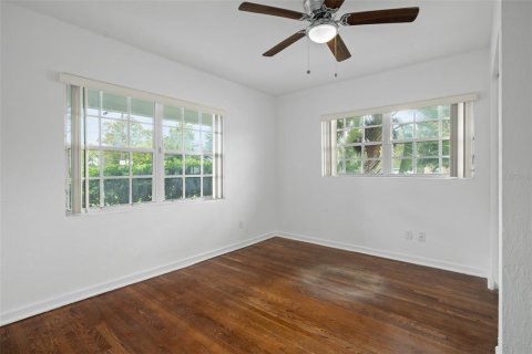 Commercial property in Orlando, Florida 6 bedrooms, 251.77 sq.m. № 2235536 - photo 9