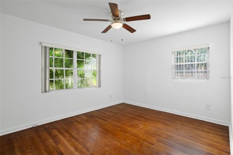 Commercial property in Orlando, Florida 6 bedrooms, 251.77 sq.m. № 2235536 - photo 21