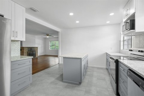 Commercial property in Orlando, Florida 6 bedrooms, 251.77 sq.m. № 2235536 - photo 14