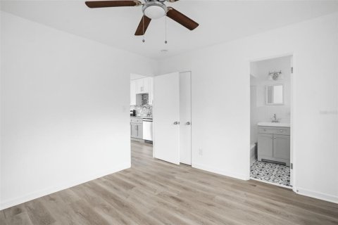 Commercial property in Orlando, Florida 6 bedrooms, 251.77 sq.m. № 2235536 - photo 28