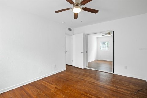 Commercial property in Orlando, Florida 6 bedrooms, 251.77 sq.m. № 2235536 - photo 22