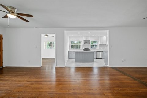 Commercial property in Orlando, Florida 6 bedrooms, 251.77 sq.m. № 2235536 - photo 6