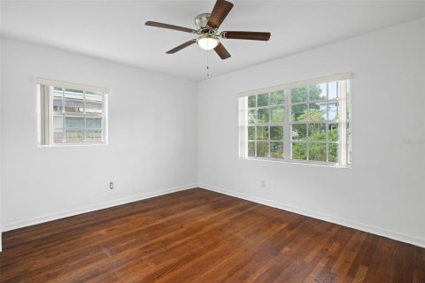 Commercial property in Orlando, Florida 6 bedrooms, 251.77 sq.m. № 2235536 - photo 16