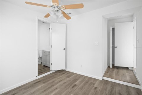 Commercial property in Orlando, Florida 6 bedrooms, 251.77 sq.m. № 2235536 - photo 25