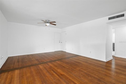 Commercial property in Orlando, Florida 6 bedrooms, 251.77 sq.m. № 2235536 - photo 8