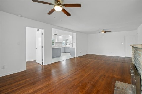 Commercial property in Orlando, Florida 6 bedrooms, 251.77 sq.m. № 2235536 - photo 4