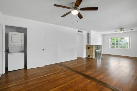 Commercial property in Orlando, Florida 6 bedrooms, 251.77 sq.m. № 2235536 - photo 23