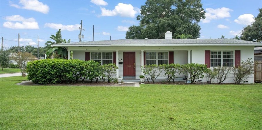 Commercial property in Orlando, Florida 6 bedrooms, 251.77 sq.m. № 2235536