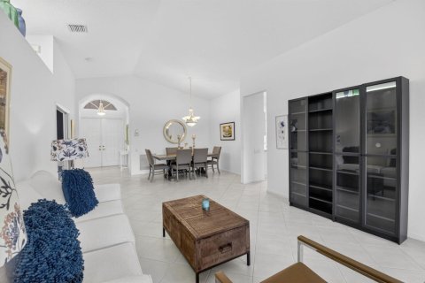 Купить виллу или дом в Бойнтон-Бич, Флорида 8 комнат, 182.65м2, № 2083816 - фото 5
