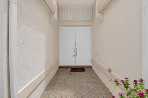 Купить виллу или дом в Бойнтон-Бич, Флорида 8 комнат, 182.65м2, № 2083816 - фото 2