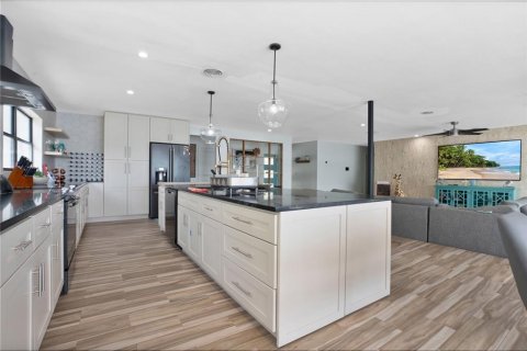 Villa ou maison à vendre à Orlando, Floride: 4 chambres, 214.6 m2 № 2423990 - photo 10