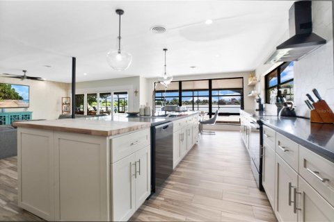 Villa ou maison à vendre à Orlando, Floride: 4 chambres, 214.6 m2 № 2423990 - photo 9